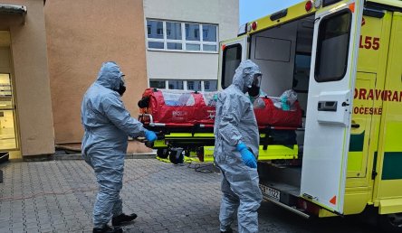 Biohazard tým ZZS JčK převážel pacienta s podezřením na VNN
